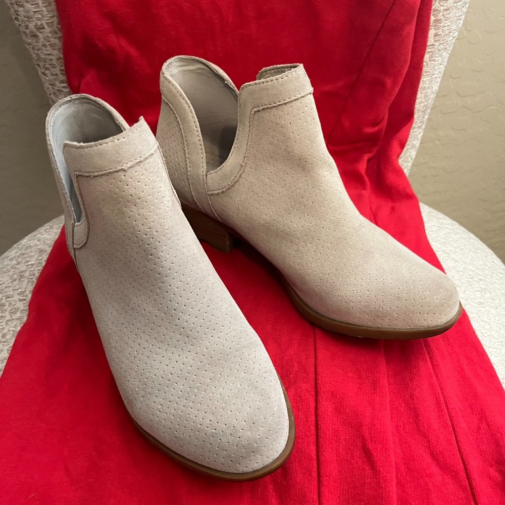 Sorel-Lolla Cut-Out Ankle Bootie-Soft Taupe-Size 9-Gently Used